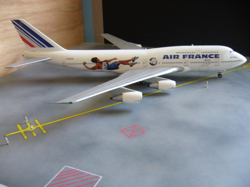 B747-3B3M AIR FRANCE WORLD CUP 1998/ revell 1/144 (base de 400). P1030121