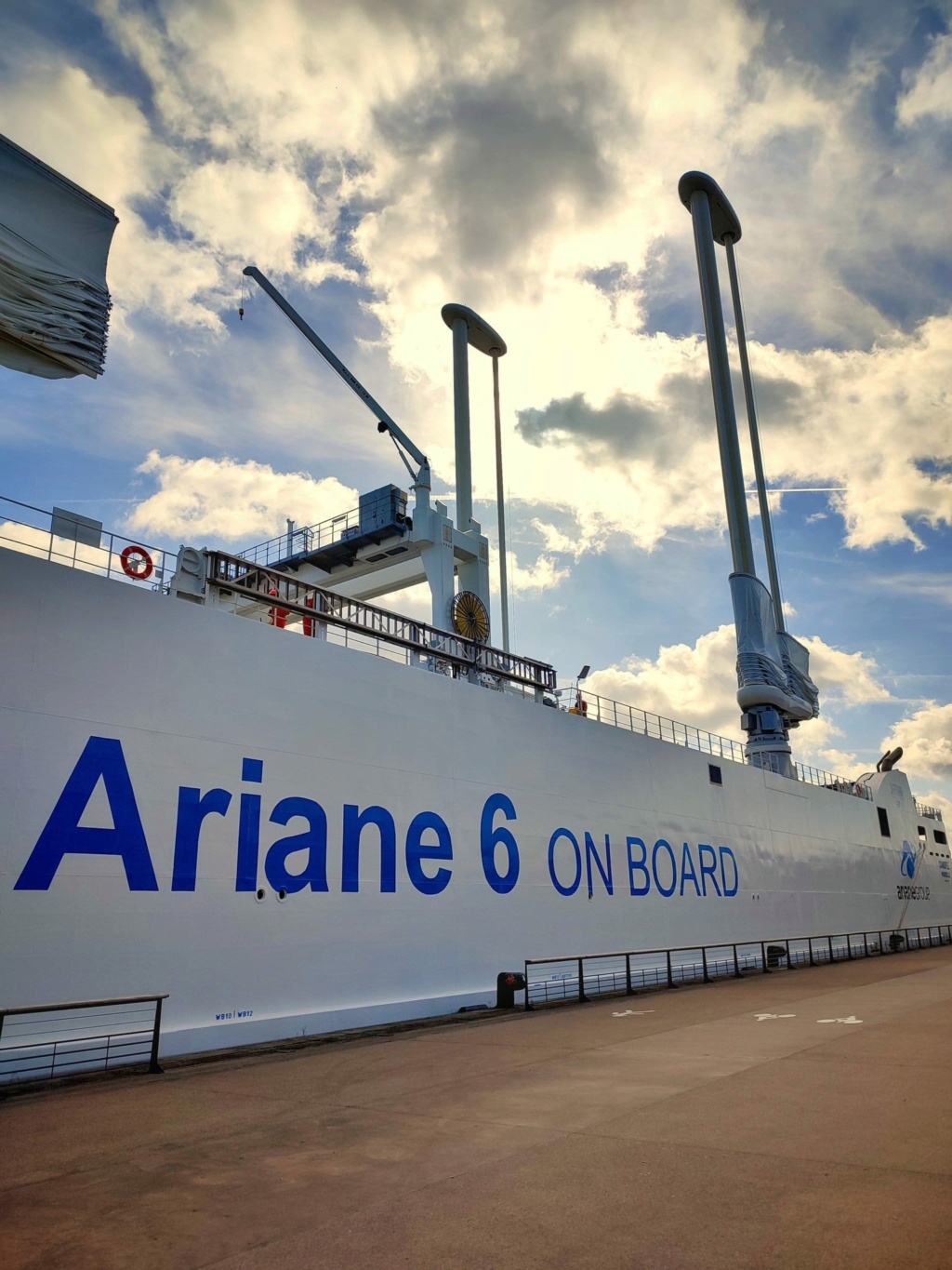 Nouveau transporteur pour la fusée Ariane Ariane11