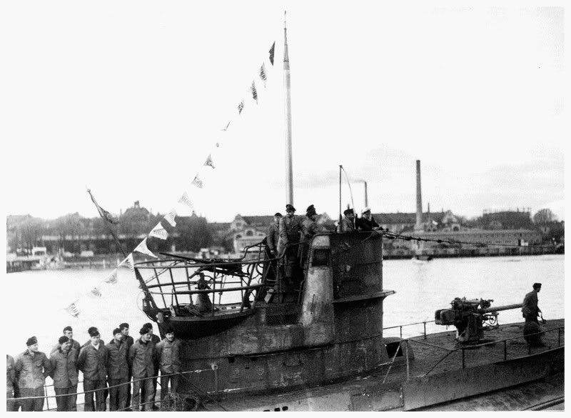 La guerre sous-marine et de surface 1939 - 1945 - Page 41 U4511