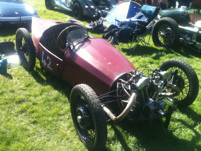 Morgan avec une roue en trop Img_2110