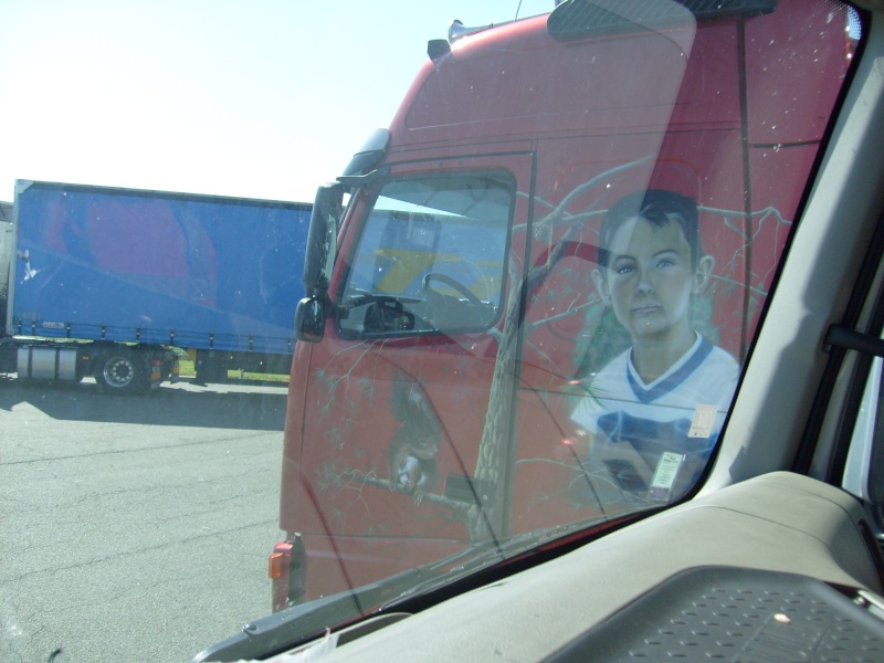 quelques camions décorés sur mon chemin S7300337