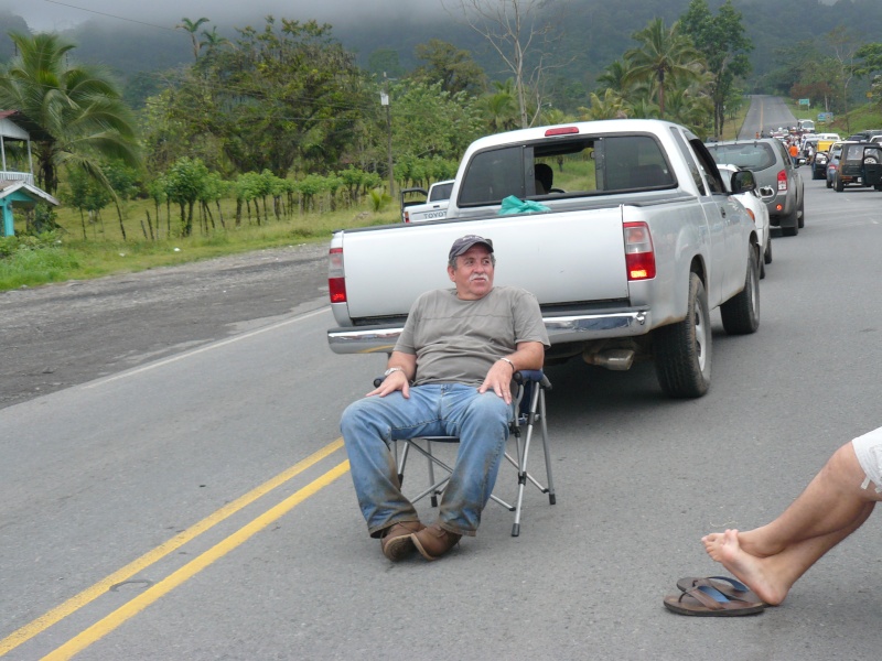 Cusuco con los comapañeros en el zurqui P1060021