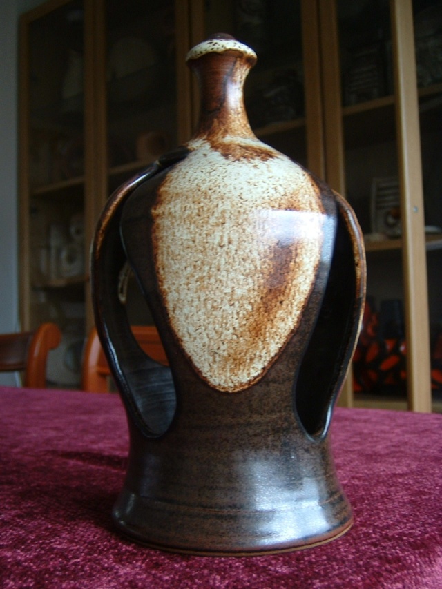 Hubert Peter Aindow, Kendal Studio Pottery  Hp110