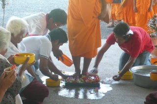 พิธีต้อนรับพระภิกษุสามเณรกลับจากเดินธุดงค์ P1220822