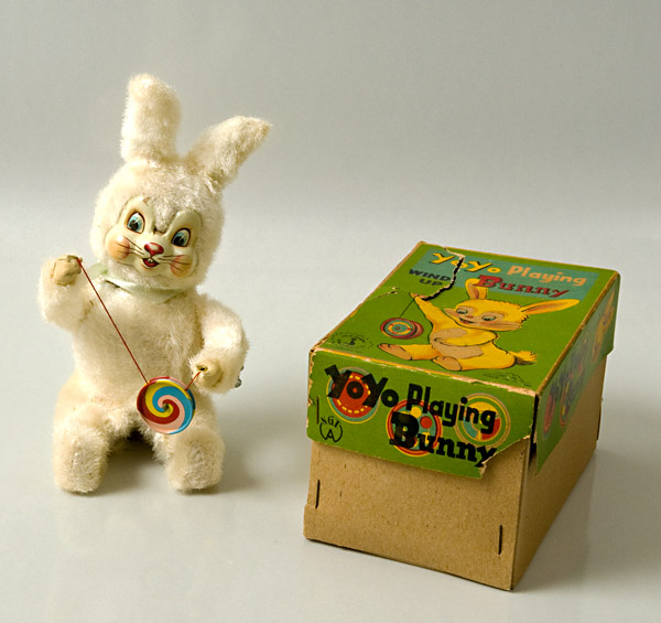 Yoyo Playing Bear Bunny10