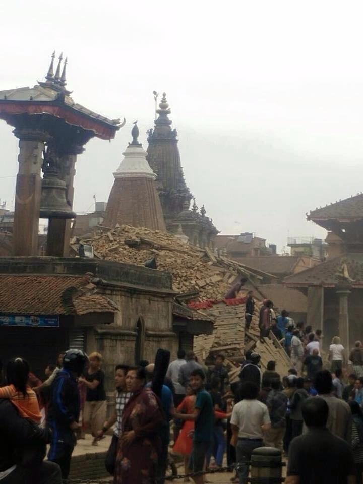 [NEPAL] Un an après le tremblement  de terre! 10426710