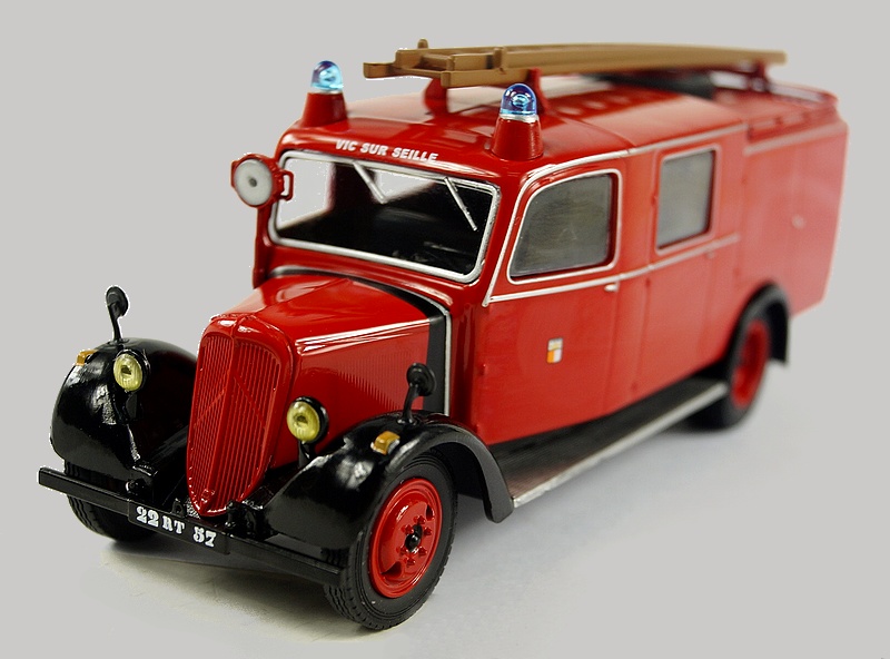 "Camions et véhicules de Sapeurs Pompiers au 1/43" par HACHETTE Collections - 2011  57_cit10