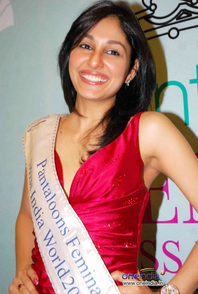 Pooja Chopra (INDIA WORLD 2009) Femina10