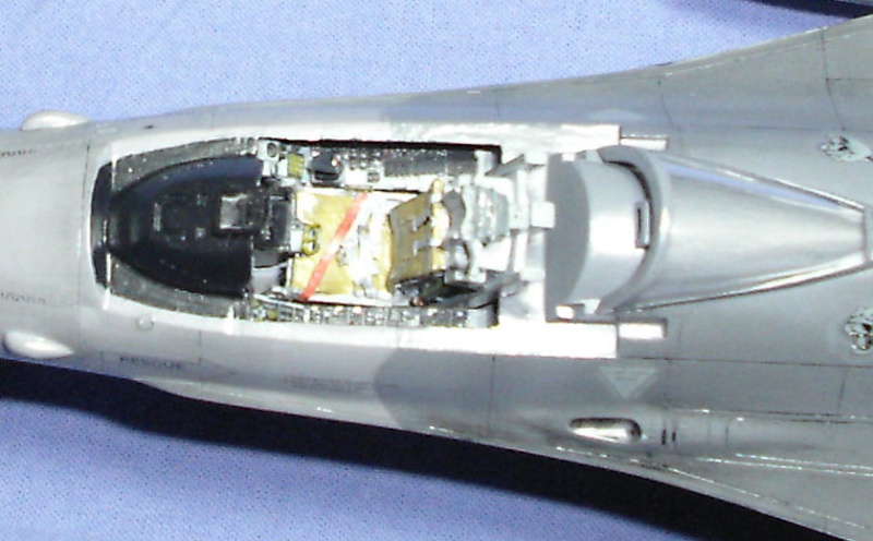 Modification du F16C Fighting Falcon  [Academy] 1/48 Thunderbirds en "tiger meet" 110