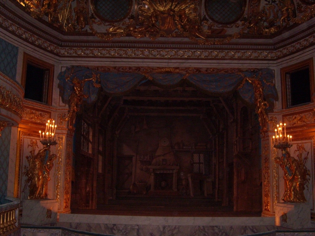 le petit théâtre de Marie-Antoinette à Trianon - Page 4 Aout_240
