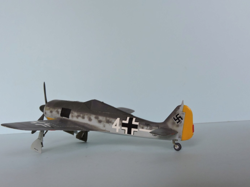 Zvezda Focke Wulf 190 A4 "FINIT" - Page 2 Focke_87