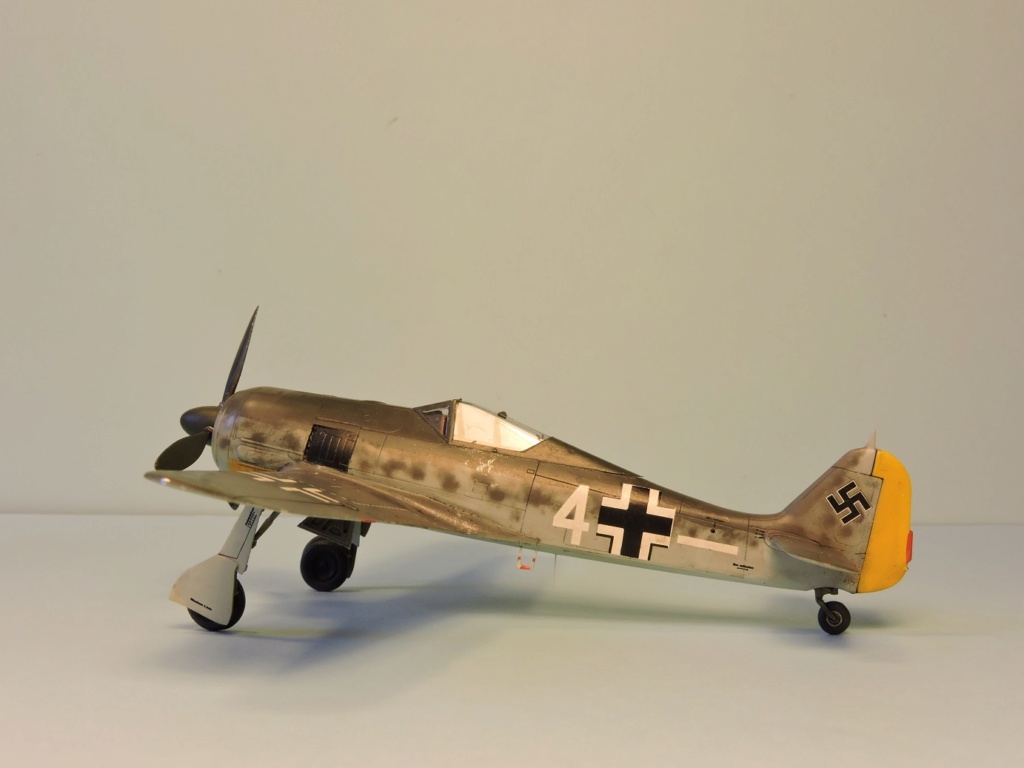 Zvezda Focke Wulf 190 A4 "FINIT" - Page 2 Focke_95