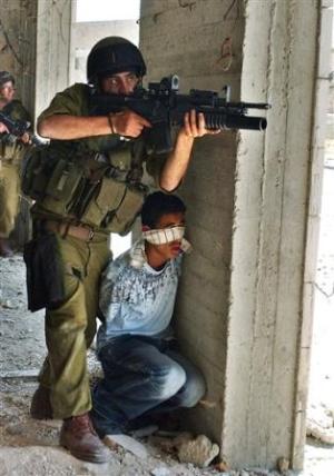 "Israël" a utilisé pendant la guerre des garçons palestiniens comme boucliers 9fc08b10