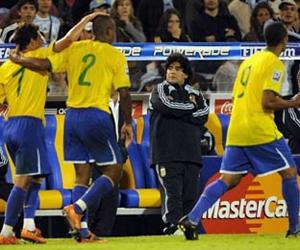 البرازيل تهين الأرجنتين ومارادونا وتتأهل إلى المونديال Sport-24