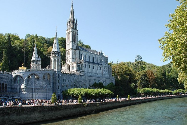 Lourdes: une fillette sourde entend depuis son pèlerinage Lourde10