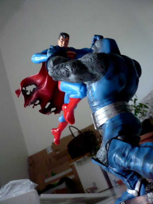 SUPERMAN VS  DARKSEID " statue" - Page 2 P1030033
