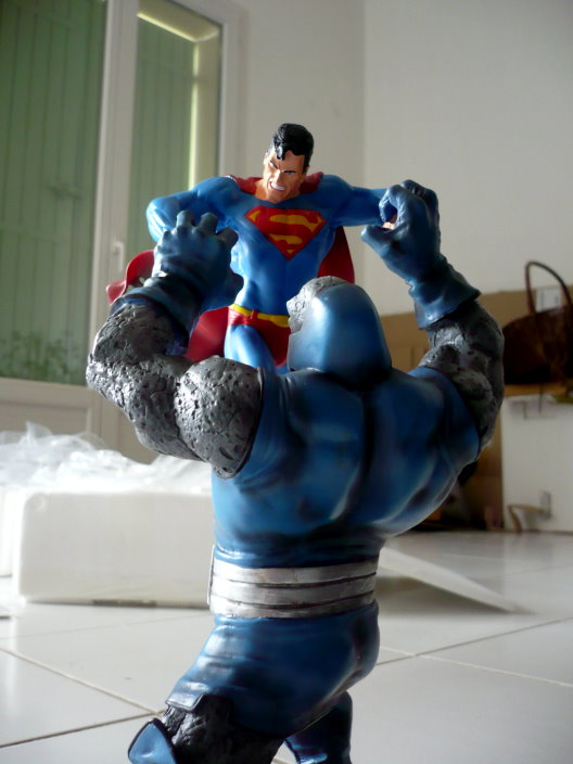 SUPERMAN VS  DARKSEID " statue" - Page 2 P1030034