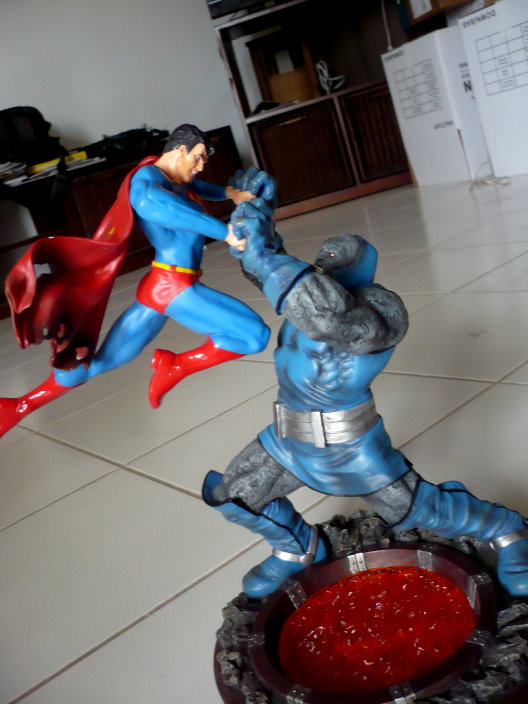 SUPERMAN VS  DARKSEID " statue" - Page 2 P1030037
