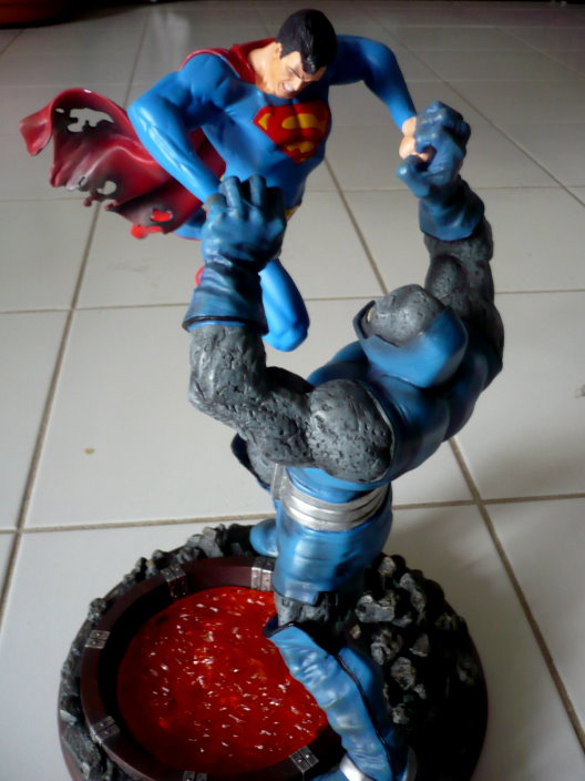 SUPERMAN VS  DARKSEID " statue" - Page 2 P1030038