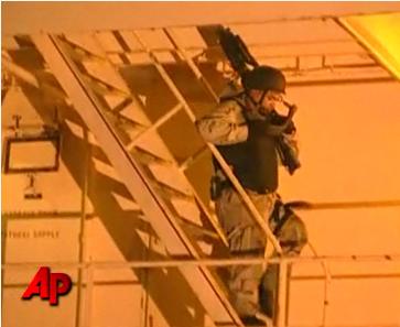 NAVY SEALS IN THE SOMALI PIRATE hostage situation Seal110