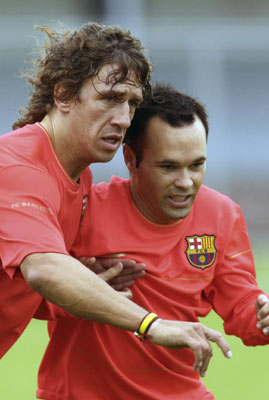 Puyol e Iniesta reciben el alta y podrán jugar en Valladolid 20090411