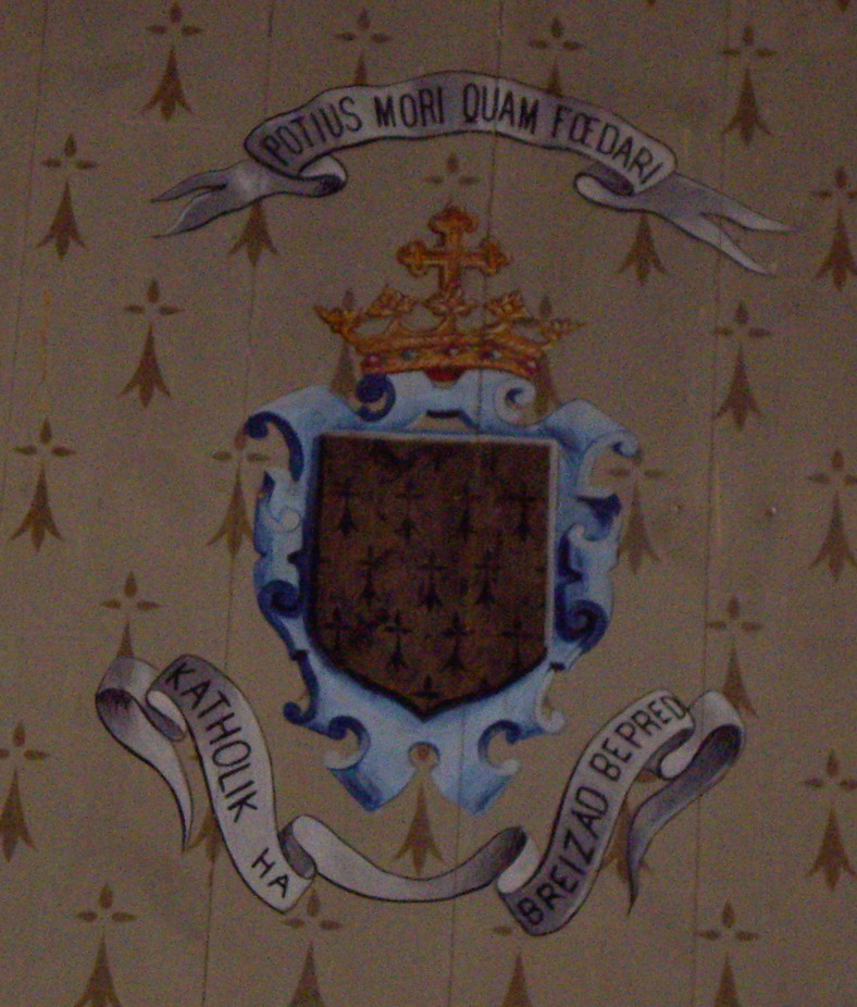 Les blasons du choeur de l'église de Brasparts Imgp6910