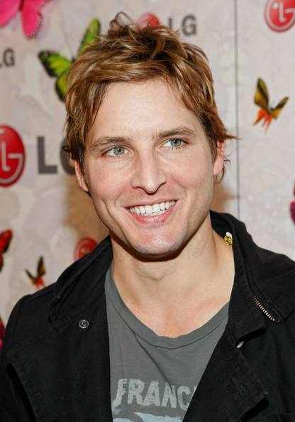 Peter Facinelli  Un portable Twilight pour bientôt? Lgmobi12