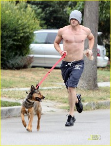 Kellan Lutz[Emmett] : Les photos - Page 3 Kellan22