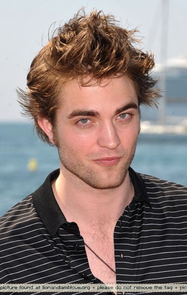 Photocall de Robert Pattinson à Cannes Robert15