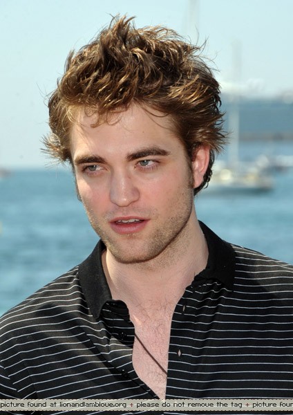 Photocall de Robert Pattinson à Cannes Robert16