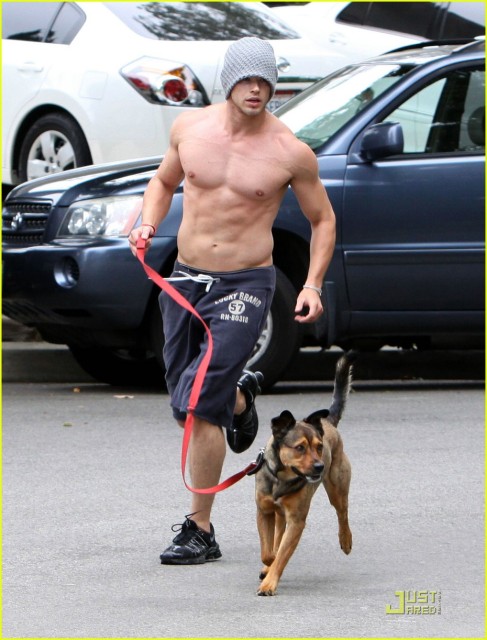 Kellan Lutz[Emmett] : Les photos - Page 3 Zt68g410