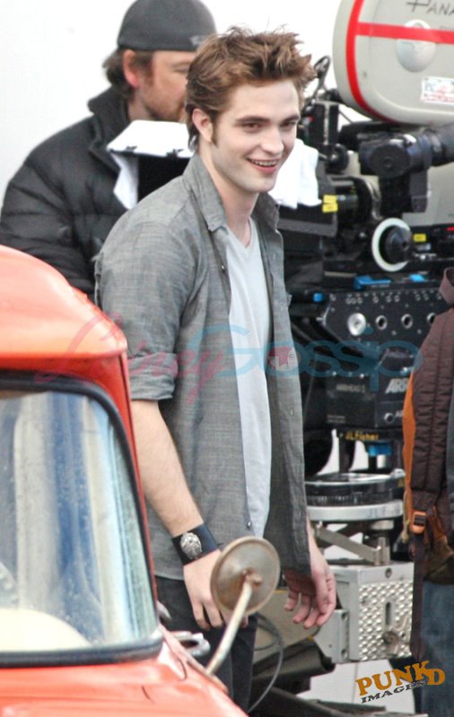 Robert Pattison [Edward] :  Les photos - Page 4 Tourna16