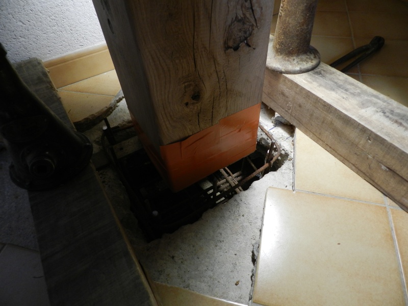 Deux nouveaux poteaux en chêne pour l'escalier Vauvyr23