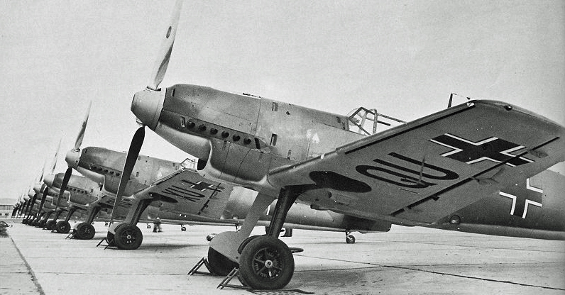 Messerschmitt Bf 109 D "Gelbe 1" I./3./JG 21 - Septembre 1939 - 1/32 - Page 10 Focke110