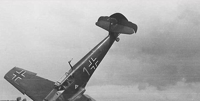 Messerschmitt Bf 109 D "Gelbe 1" I./3./JG 21 - Septembre 1939 - 1/32 - Page 10 P0110