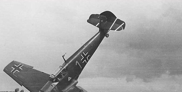 Messerschmitt Bf 109 D "Gelbe 1" I./3./JG 21 - Septembre 1939 - 1/32 - Page 10 P0210