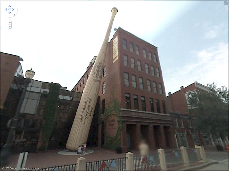 STREET VIEW : objets, animaux et autres en version géante Batte_10