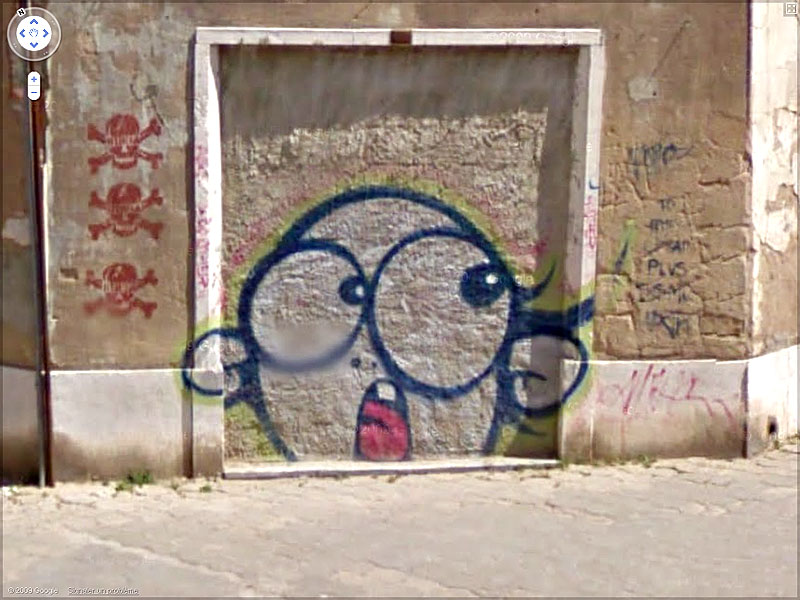 STREET VIEW : graffitis et tags vus de la Google Car Sans_t46