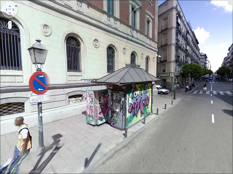 STREET VIEW : graffitis et tags vus de la Google Car Sans_t52