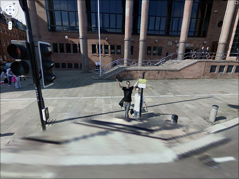 STREET VIEW : un coucou à la Google car  Sans_t53