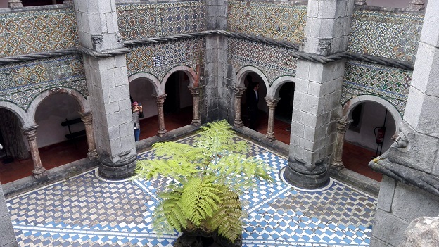 Un petit tour coloré au Portugal au Palais de Pena ! Img_2026