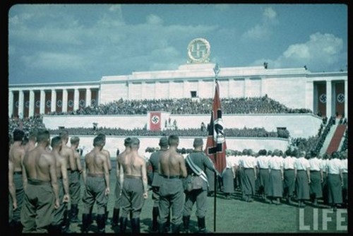  Pourquoi les idées du National Socialisme reviennent en force partout en Europe... Nazi_410