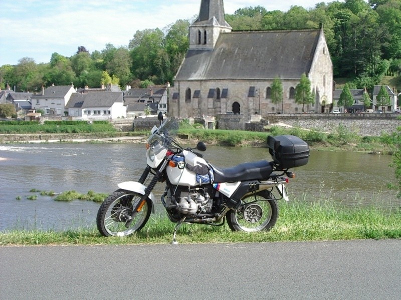 Photos de vous et de votre moto devant ....un château  - Page 11 Sans_t42