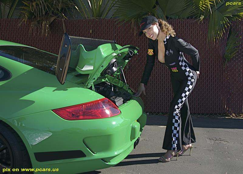 des jolies filles et des porsches - Page 16 12046_11