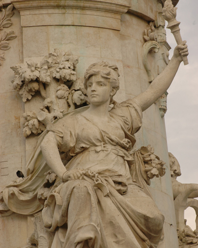 Une vie de statue (Paris, place de la République) Morice11