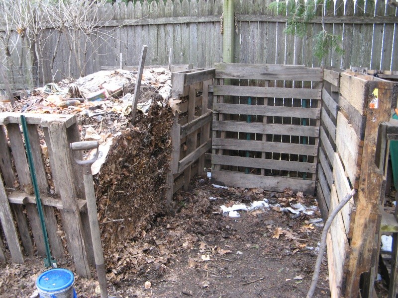 compost pile - WANTED: Pictures of Compost Bins - Page 2 00310