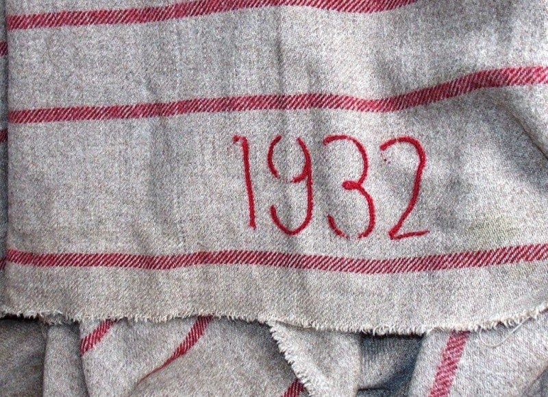 une couverture datée 1932 à identifier Dscn5313