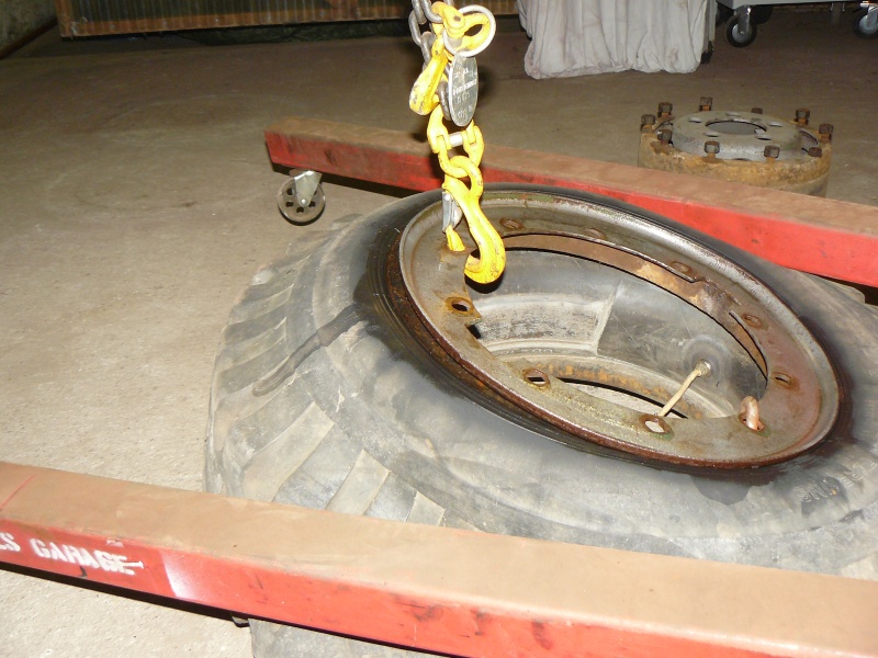 Méthode de démontage des pneus sur jante de combat dodge WC P1160311