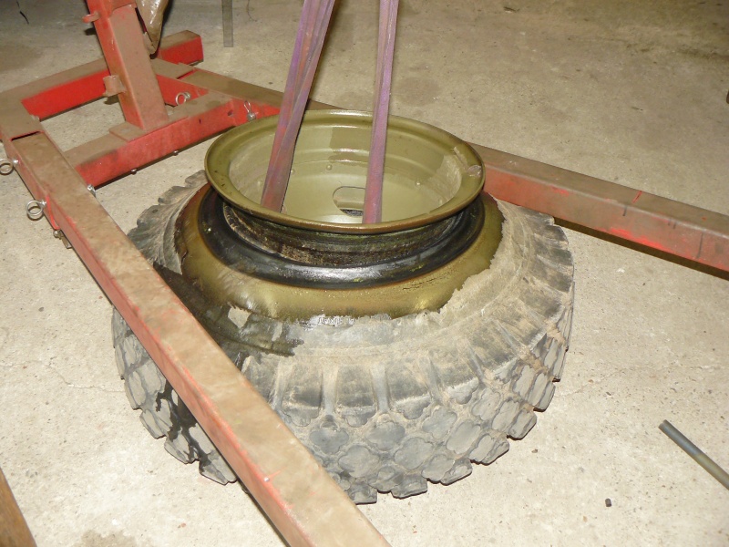 Méthode de démontage des pneus sur jante de combat dodge WC P1160410