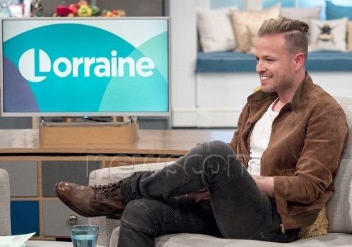 Nicky en el programa de Lorraine en ITV - 2.05.16 00-610